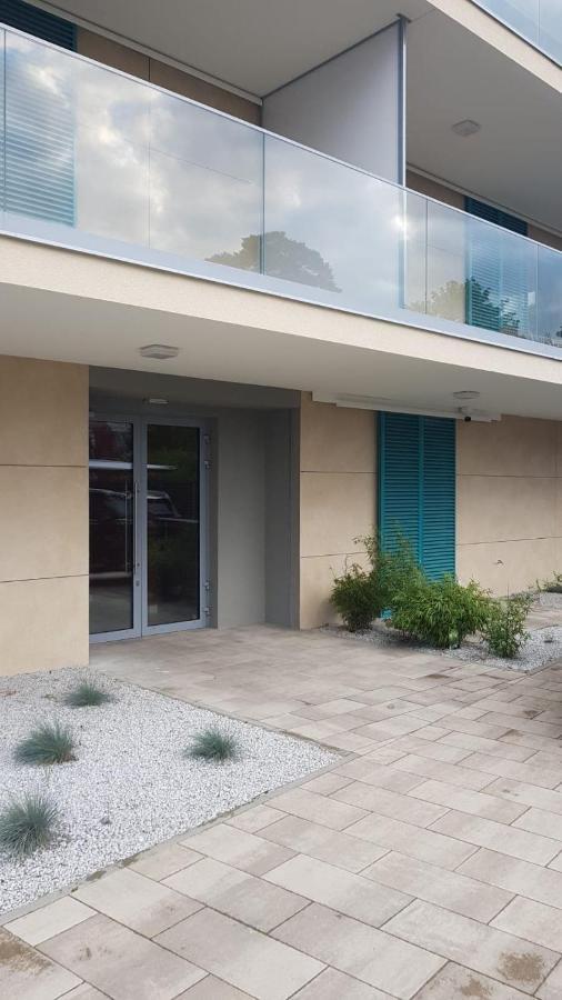 Uroczy Apartament Happy 01 Z Widokowym Tarasen Na Dachu - Tuz Przy Plazy !!! Niechorze Zewnętrze zdjęcie
